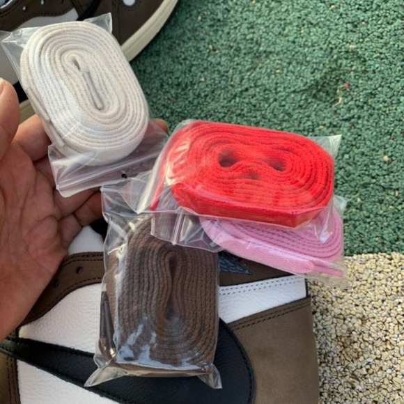 Travis Scott x Air Jordan 1 Retro High OG 'Mocha' - Picture 5 of 5